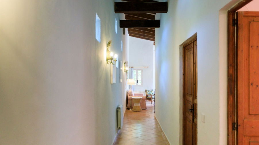 Wunderschönes und farbenfrohes Haus mit Pool und Garten in Pollenca