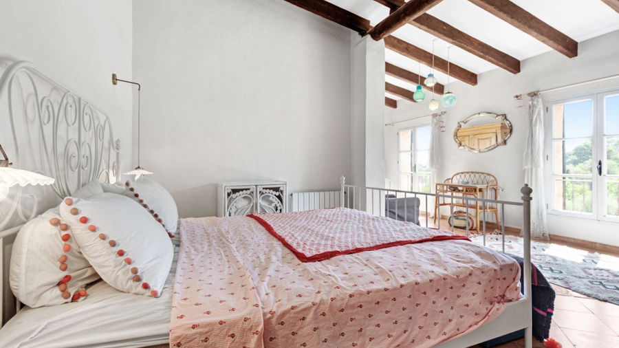Wunderschönes und farbenfrohes Haus mit Pool und Garten in Pollenca