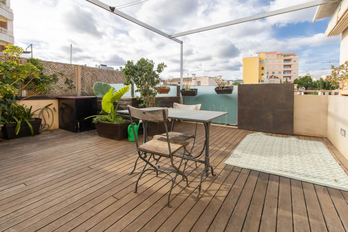Schönes Stadthaus mit Terrasse und Pool in Son Espanyolet