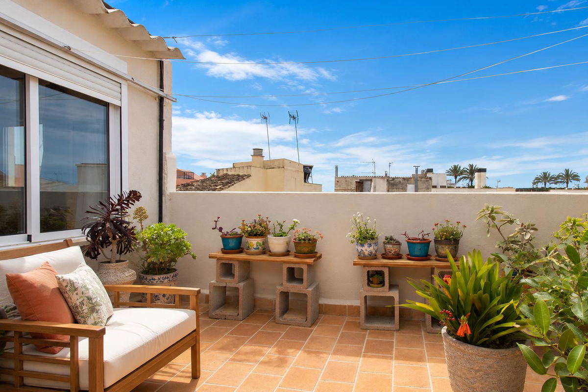 Penthouse with roof terrace near the sea in El Molinar