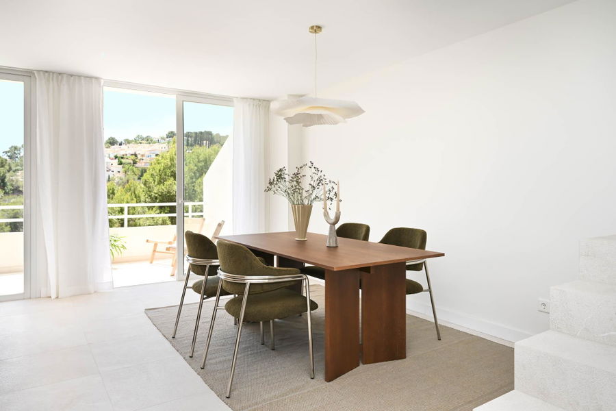 Elegantes dreistöckiges Penthouse komplett renoviert in Cas Catala
