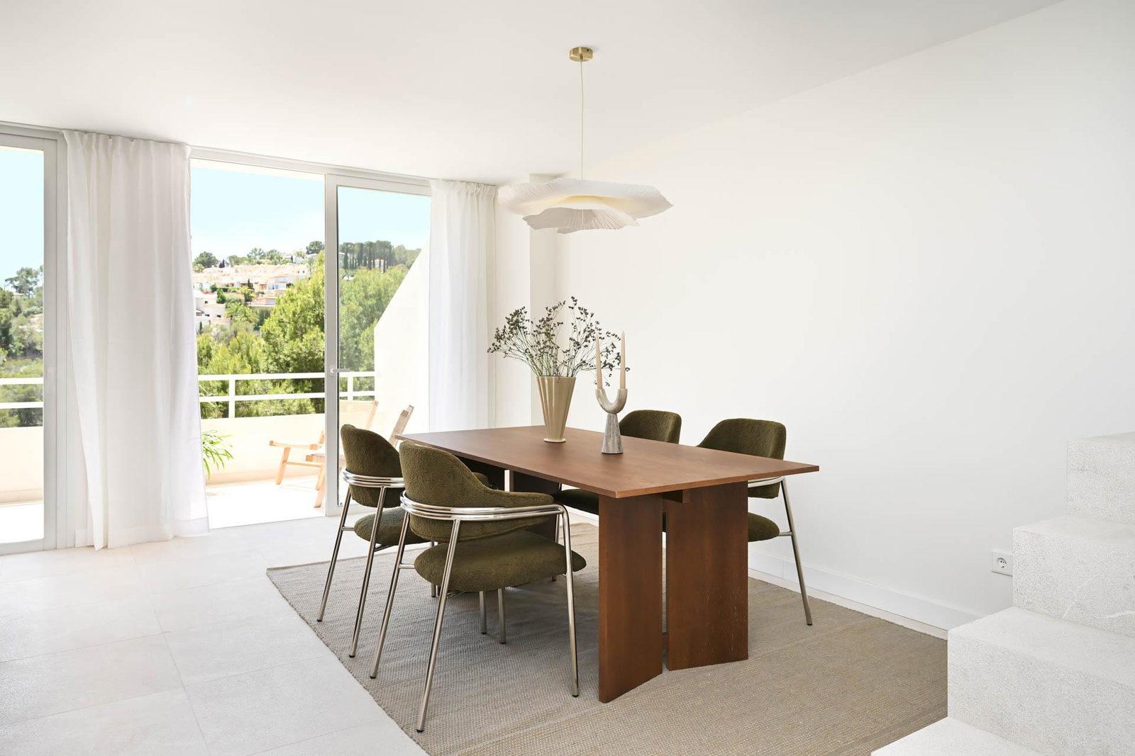 Elegantes dreistöckiges Penthouse komplett renoviert in Cas Catala