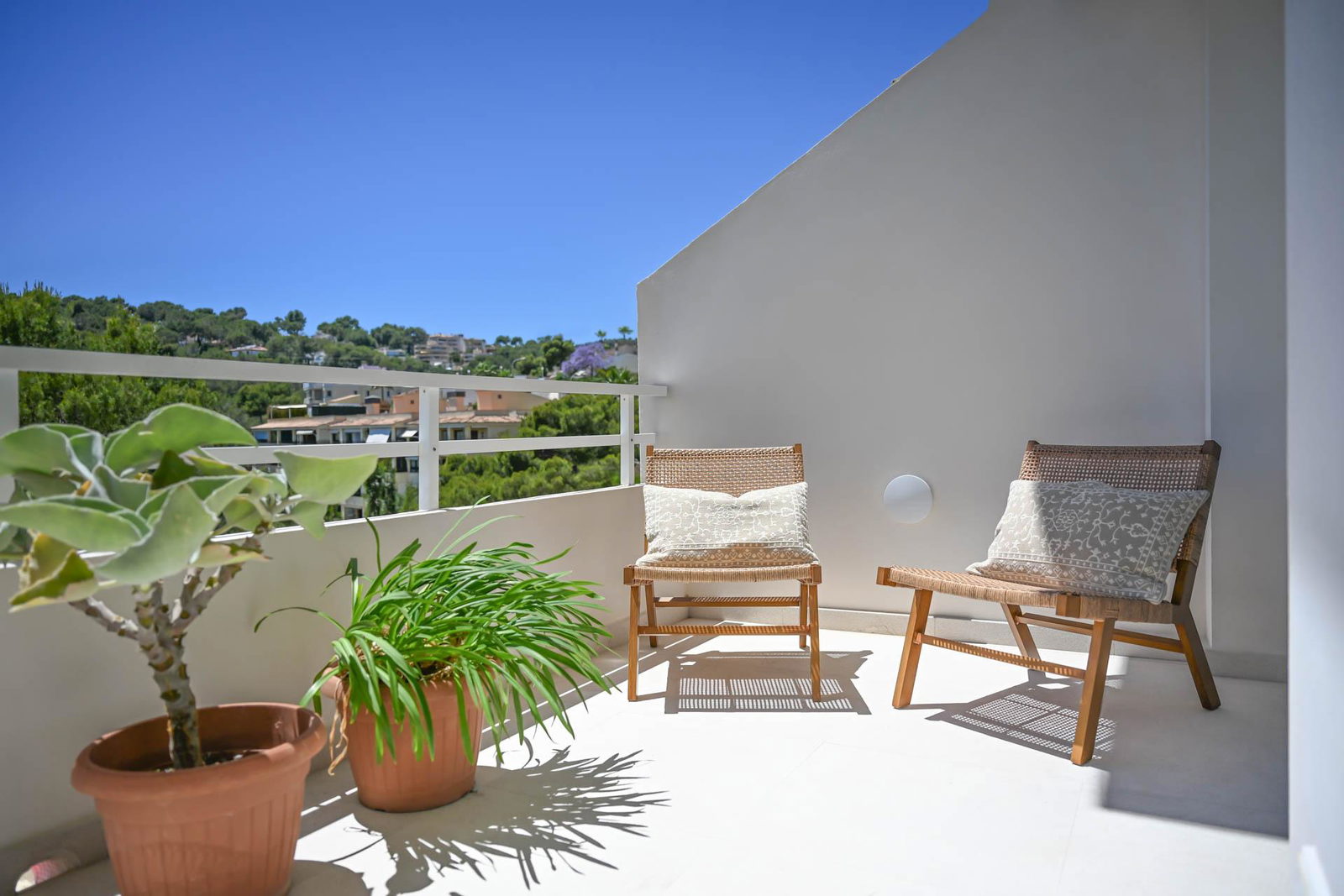 Elegantes dreistöckiges Penthouse komplett renoviert in Cas Catala