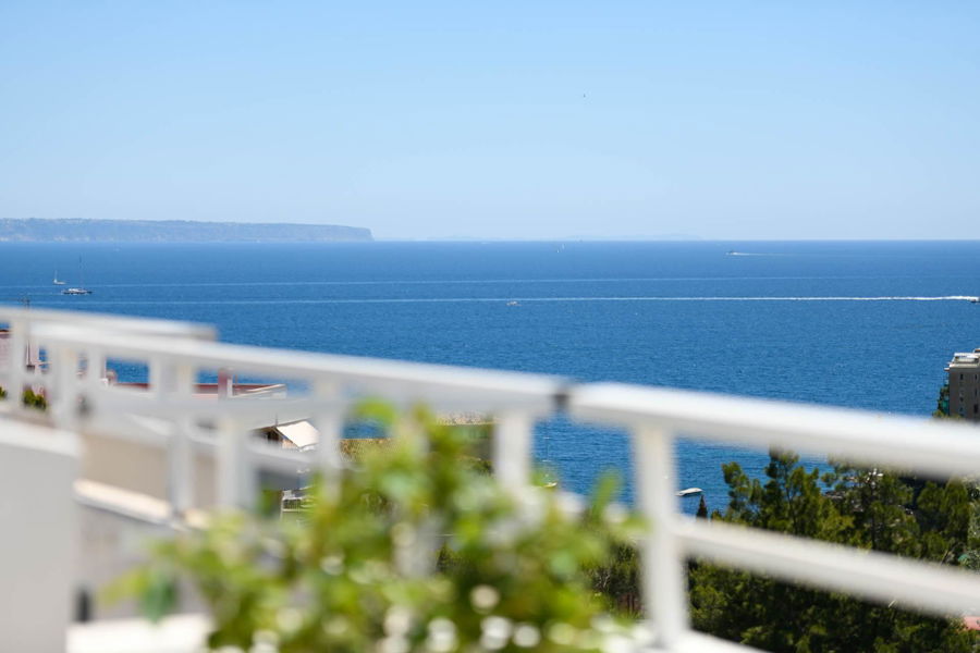 Elegantes dreistöckiges Penthouse komplett renoviert in Cas Catala
