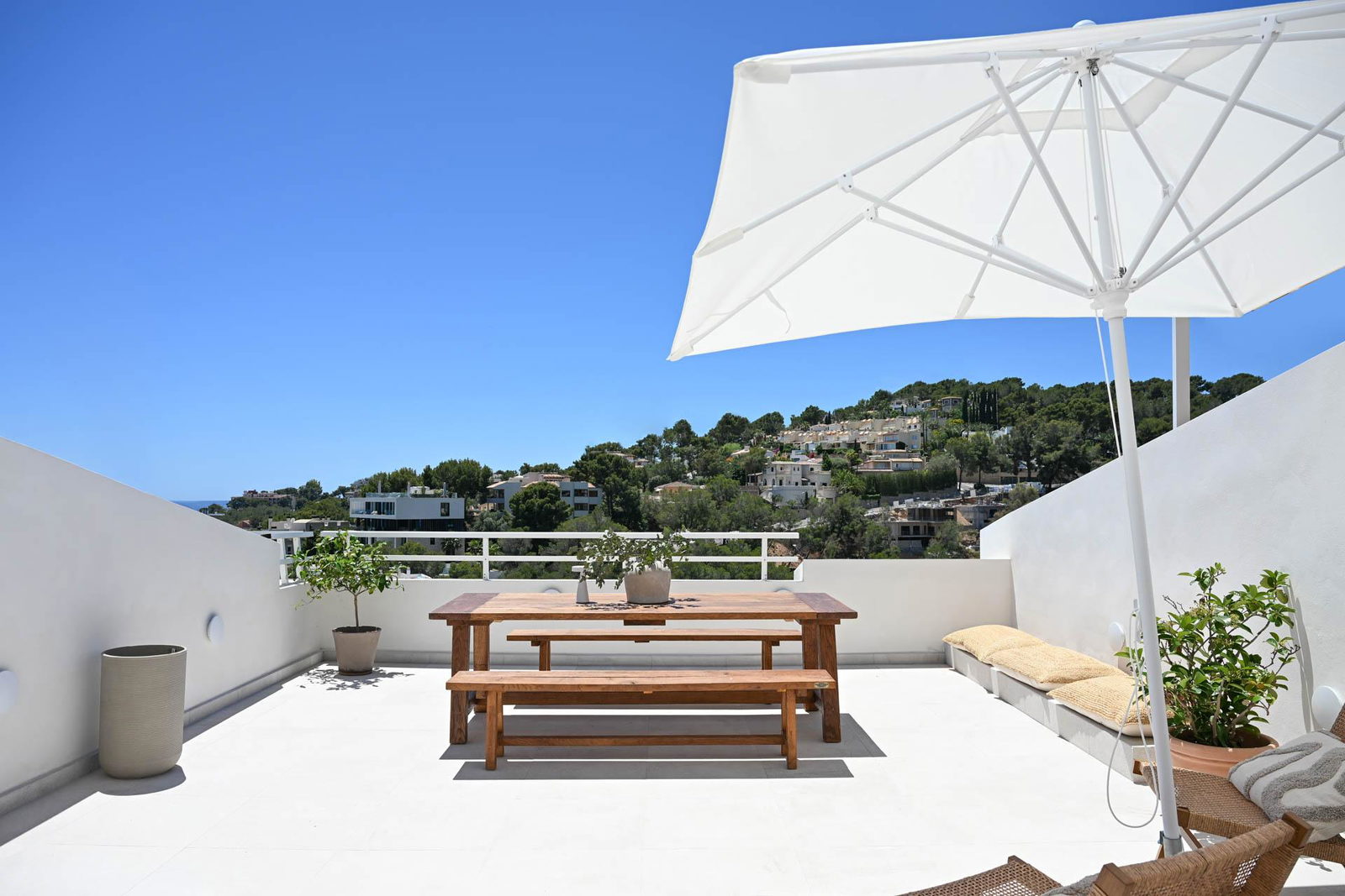 Elegantes dreistöckiges Penthouse komplett renoviert in Cas Catala