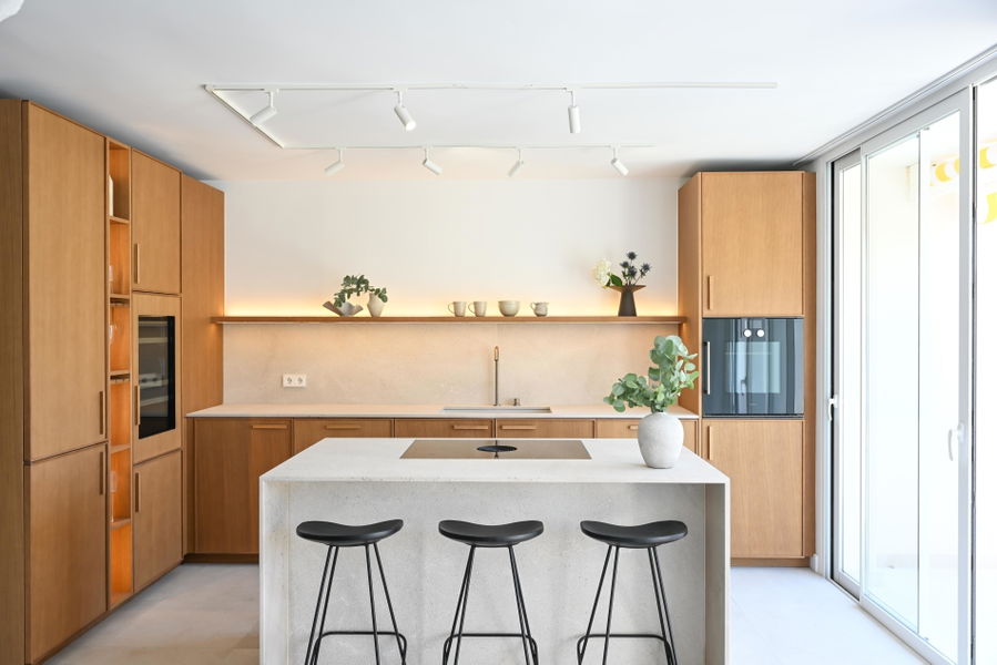 Elegantes dreistöckiges Penthouse komplett renoviert in Cas Catala