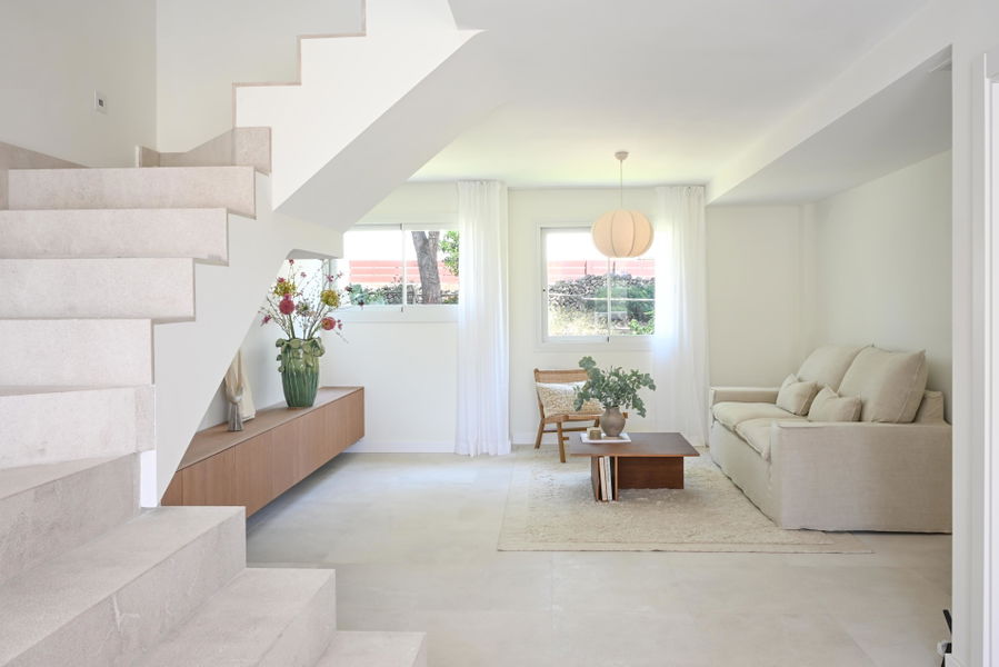 Elegantes dreistöckiges Penthouse komplett renoviert in Cas Catala