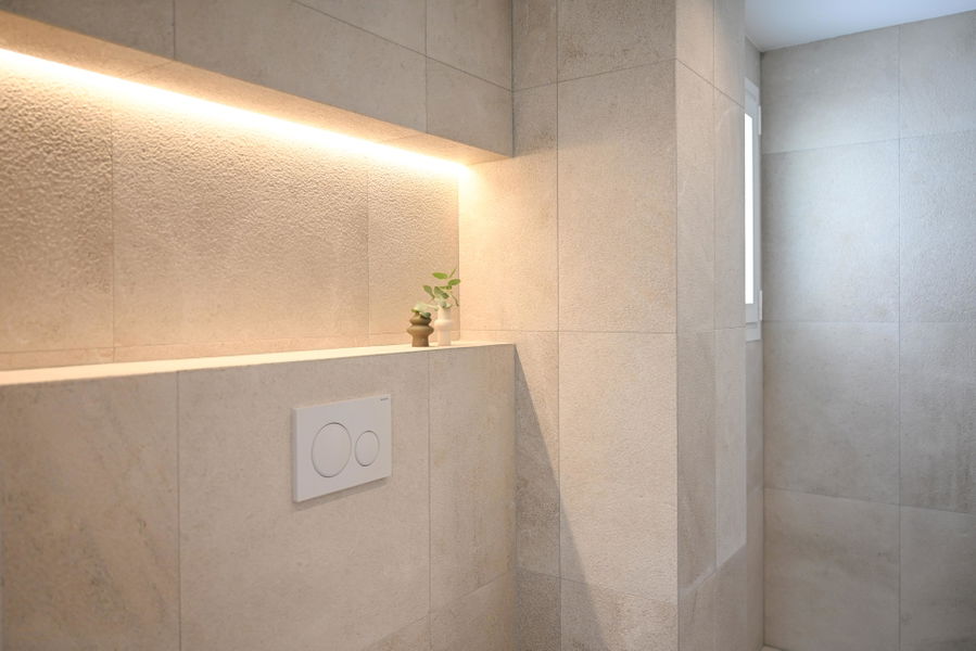 Elegantes dreistöckiges Penthouse komplett renoviert in Cas Catala