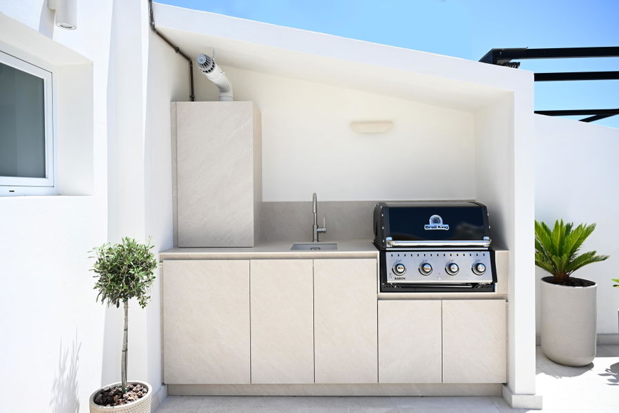 Elegantes dreistöckiges Penthouse komplett renoviert in Cas Catala