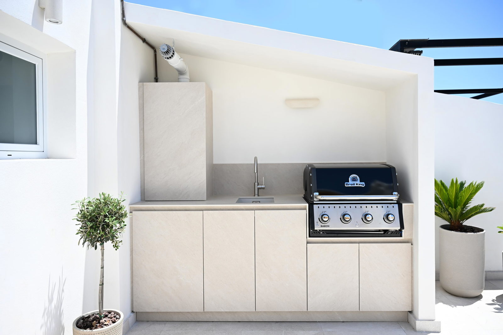 Elegantes dreistöckiges Penthouse komplett renoviert in Cas Catala