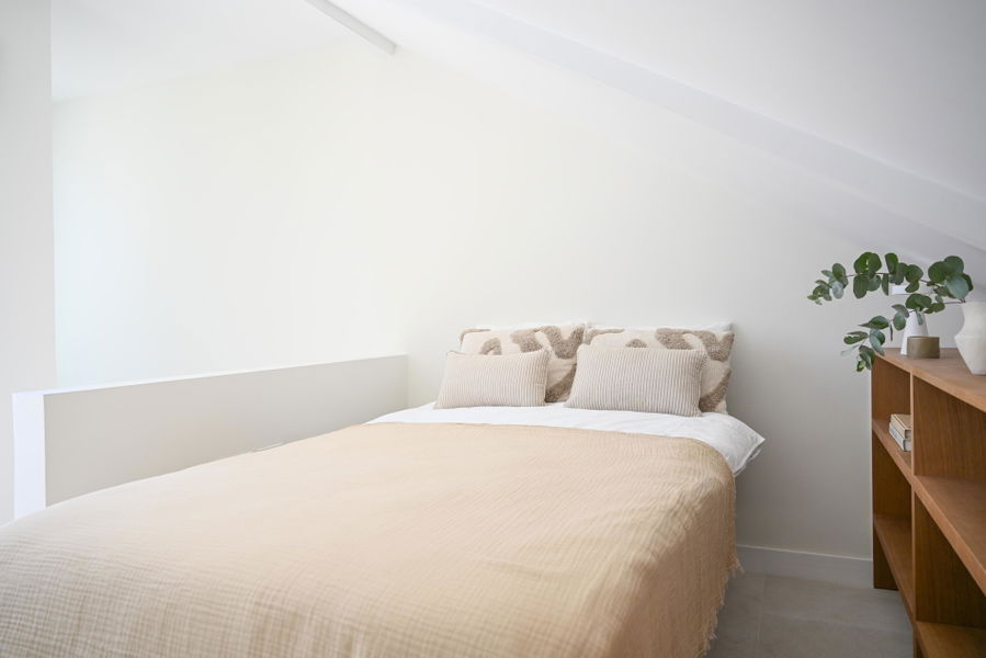 Elegantes dreistöckiges Penthouse komplett renoviert in Cas Catala