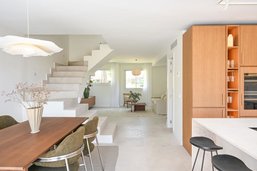 Elegantes dreistöckiges Penthouse komplett renoviert in Cas Catala