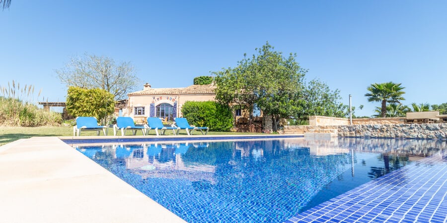 Unique country house with rental licence on the outskirts of Sant Llorenç