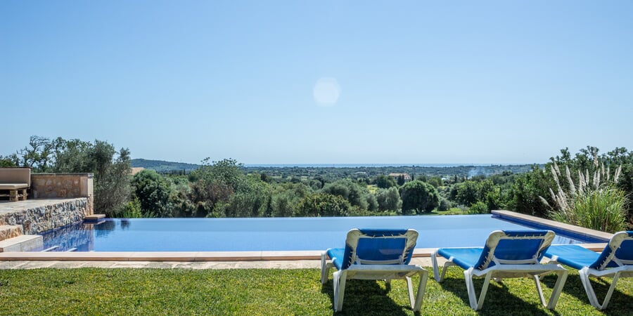Unique country house with rental licence on the outskirts of Sant Llorenç