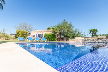 Unique country house with rental licence on the outskirts of Sant Llorenç