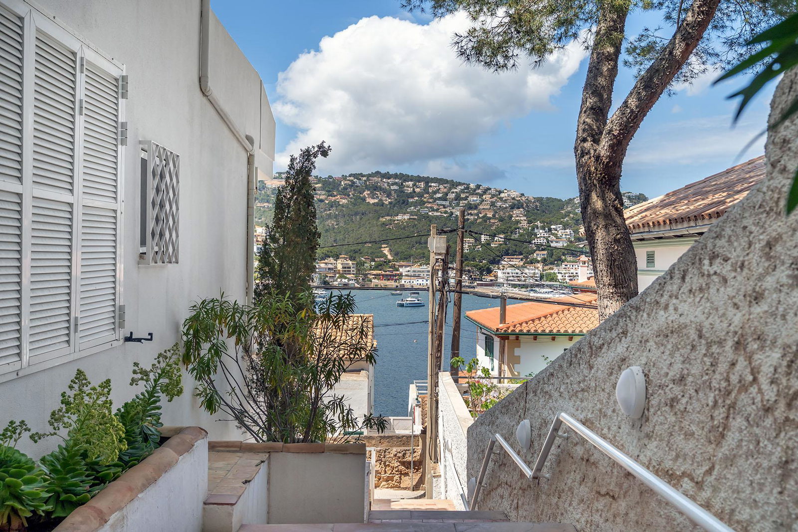 Stilvolle Wohnung mit skandinavischer Raffinesse und unschlagbarem Meerblick in Port d'Andratx