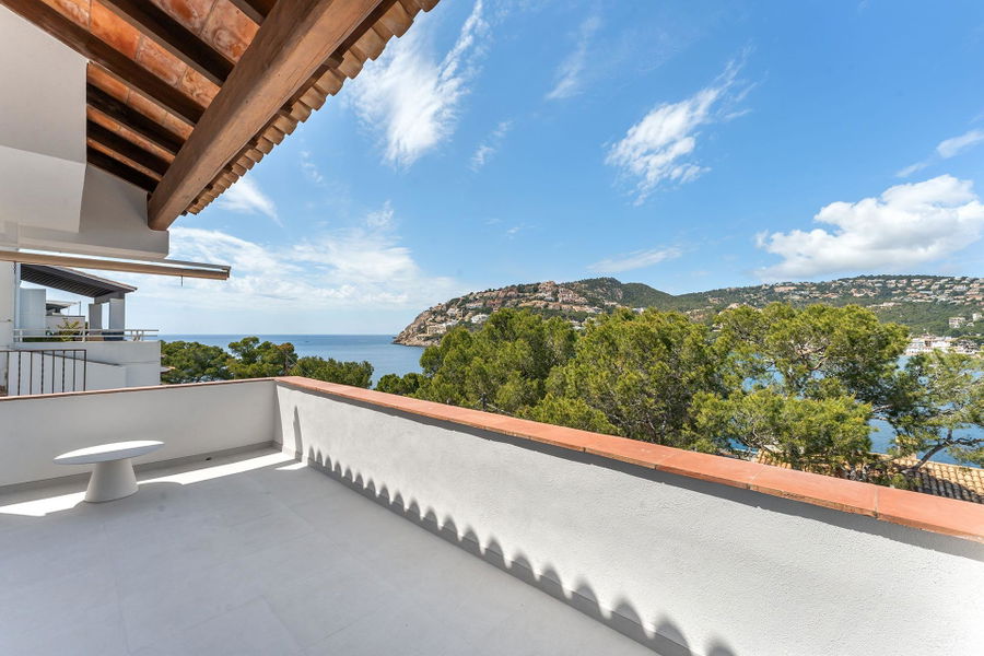 Stilvolle Wohnung mit skandinavischer Raffinesse und unschlagbarem Meerblick in Port d'Andratx