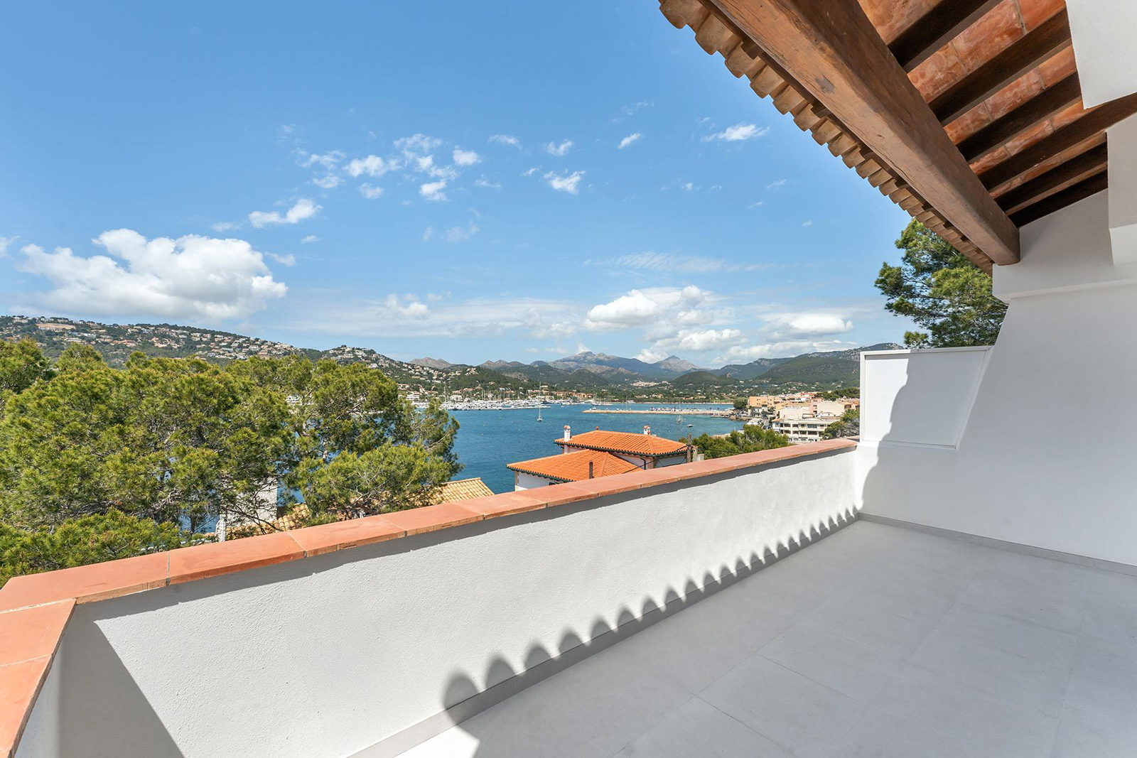 Stilvolle Wohnung mit skandinavischer Raffinesse und unschlagbarem Meerblick in Port d'Andratx