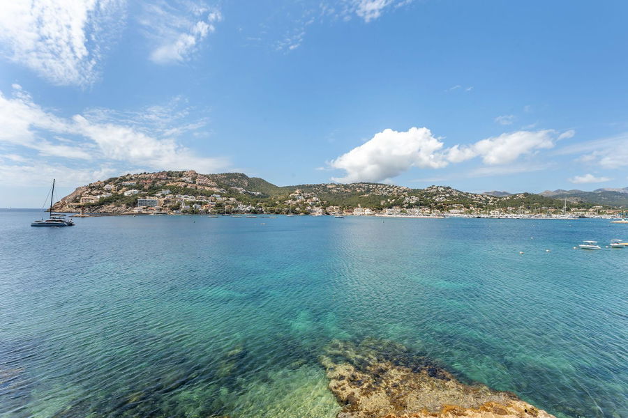 Stilvolle Wohnung mit skandinavischer Raffinesse und unschlagbarem Meerblick in Port d'Andratx