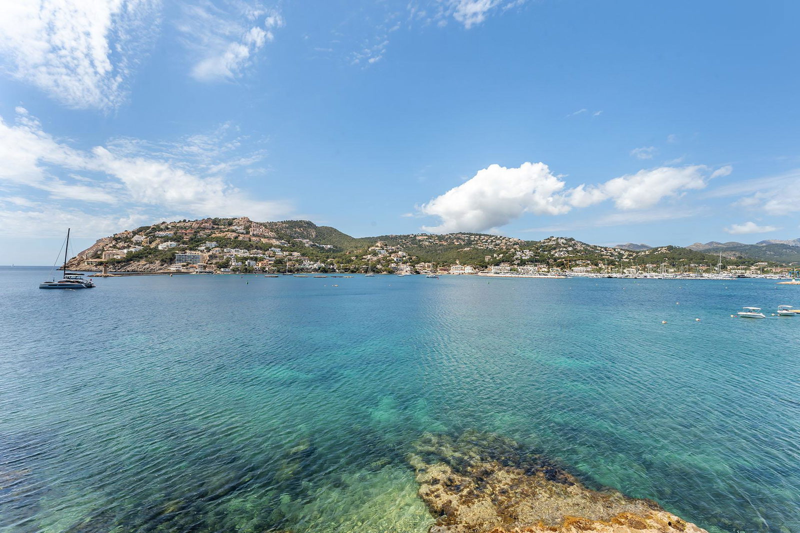 Stilvolle Wohnung mit skandinavischer Raffinesse und unschlagbarem Meerblick in Port d'Andratx