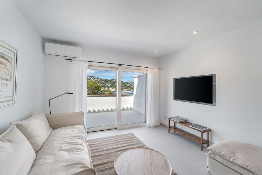 Stilvolle Wohnung mit skandinavischer Raffinesse und unschlagbarem Meerblick in Port d'Andratx