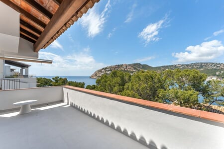 Stylish apartment with Scandinavian sophistication and unbeatable sea Views in Port d’Andratx