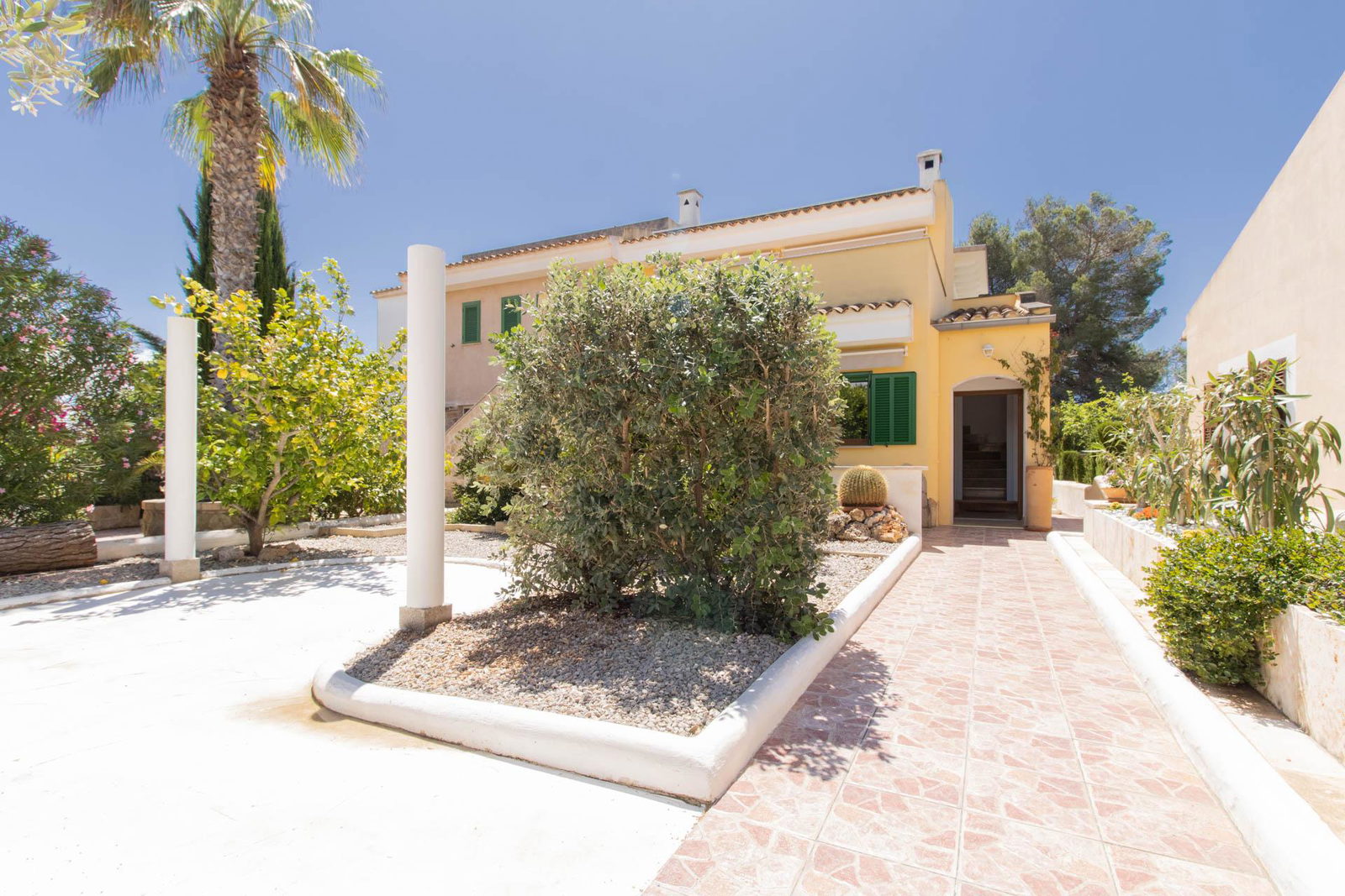 Doppelhaushälfte mit Garten, Terrassen und Gemeinschaftspool in Sa Rapita