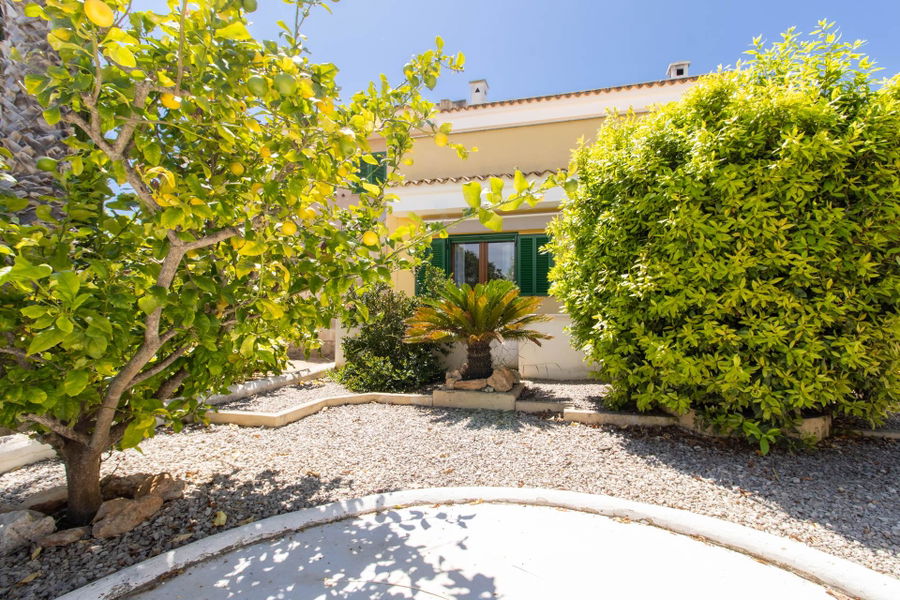Doppelhaushälfte mit Garten, Terrassen und Gemeinschaftspool in Sa Rapita