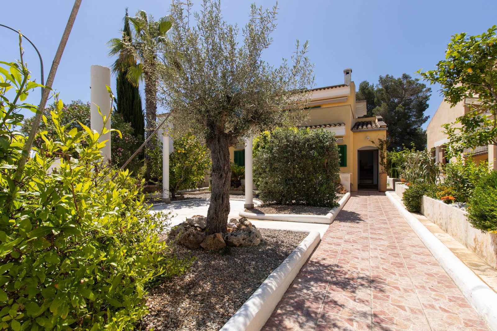 Doppelhaushälfte mit Garten, Terrassen und Gemeinschaftspool in Sa Rapita
