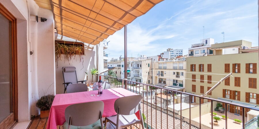 Modern Art Deco apartment with terraces on the corner of Blanquerna near Avenidas