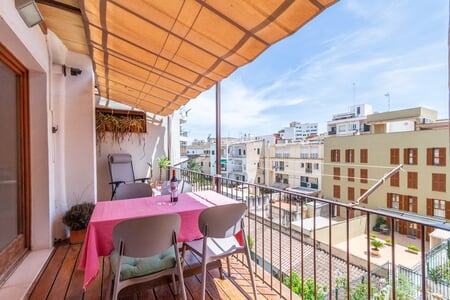 Modern Art Deco apartment with terraces on the corner of Blanquerna near Avenidas