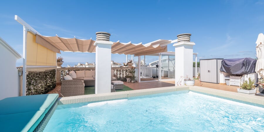 Fantastic penthouse with rooftop pool and sea views in Ciudad Jardin