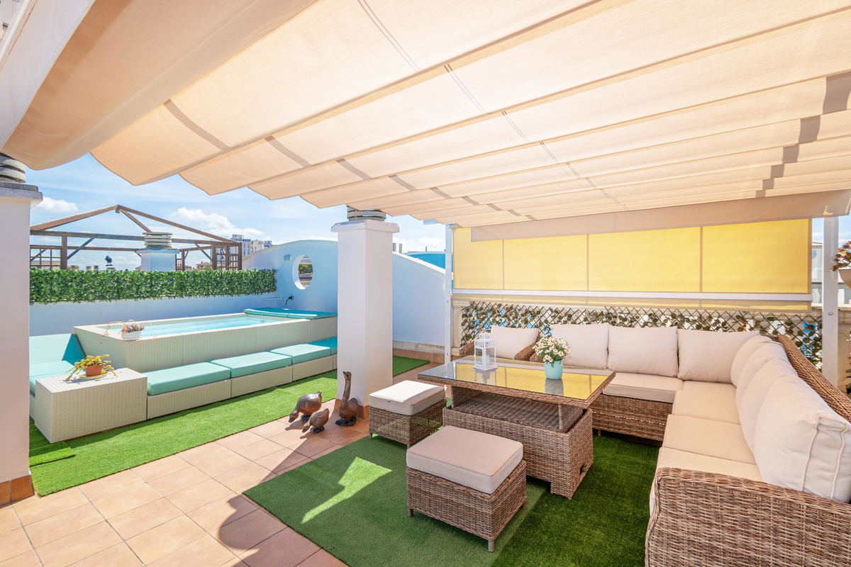 Fantastisches Penthouse mit Dachterrassenpool und Meerblick in Ciudad Jardin