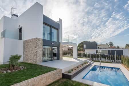 Villa de nueva construcción con vistas al mar y piscina en Colonia Sant Pere