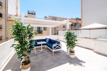 
    
                
            Urban takvåning i centrala Palma med takterrass och en unik inomhuspool
        

