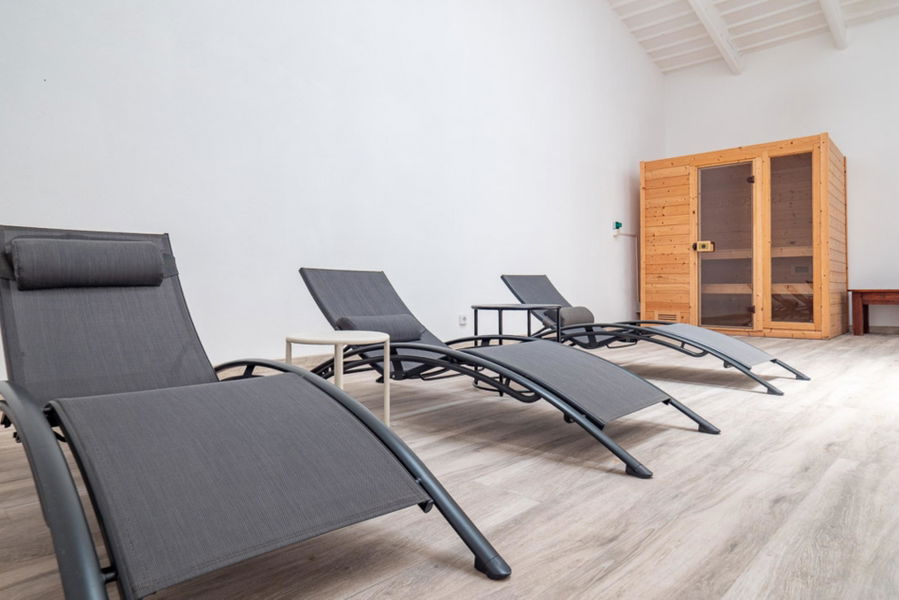 Ático moderno en el centro de Palma con terraza soleada en la azotea y piscina interior