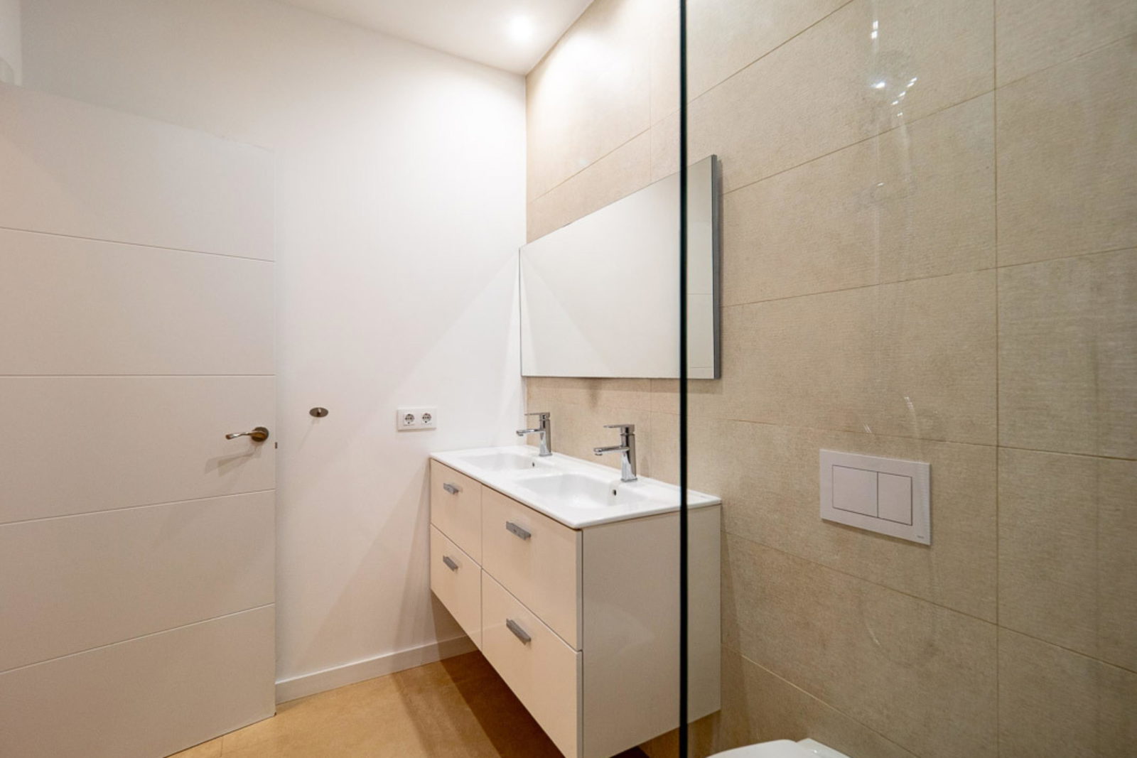 Ático moderno en el centro de Palma con terraza soleada en la azotea y piscina interior