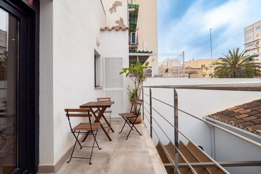 Ático moderno en el centro de Palma con terraza soleada en la azotea y piscina interior