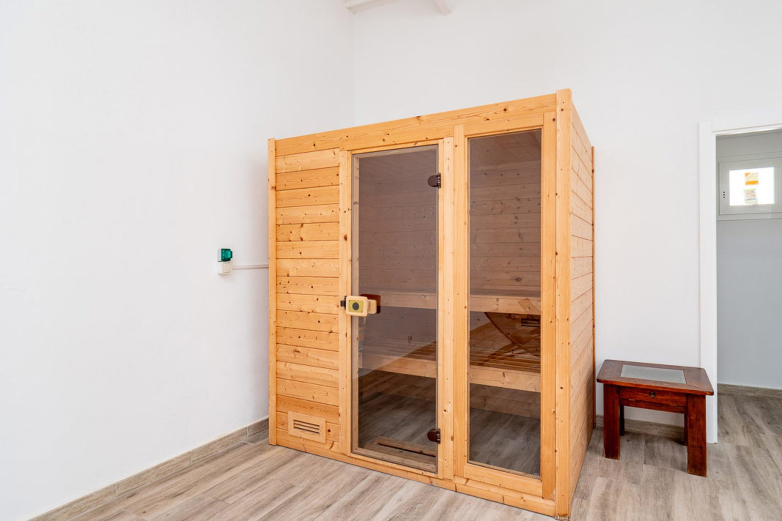 Ático moderno en el centro de Palma con terraza soleada en la azotea y piscina interior