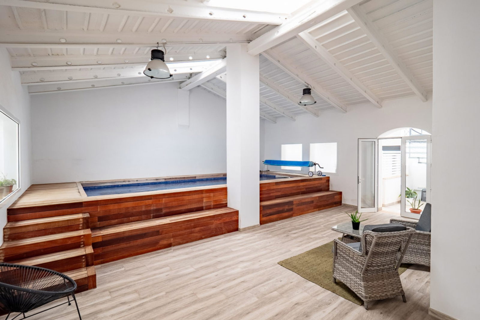 Ático moderno en el centro de Palma con terraza soleada en la azotea y piscina interior