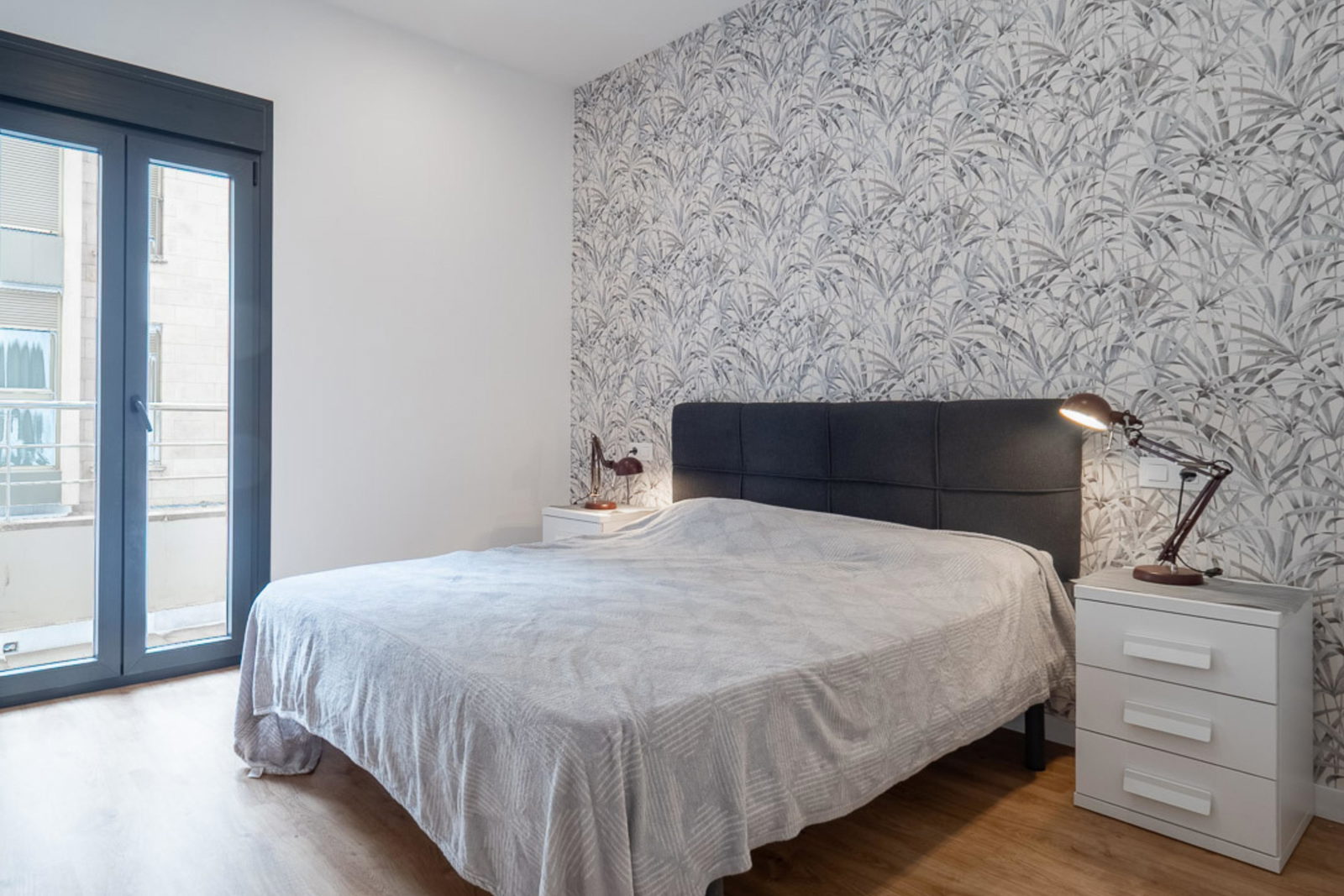 Ático moderno en el centro de Palma con terraza soleada en la azotea y piscina interior