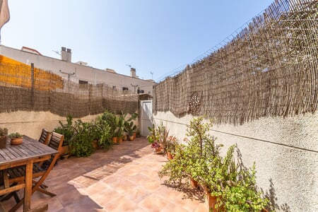 Stadthaus mit gemütlichem Innenhof und Dachterrasse in Molinar
