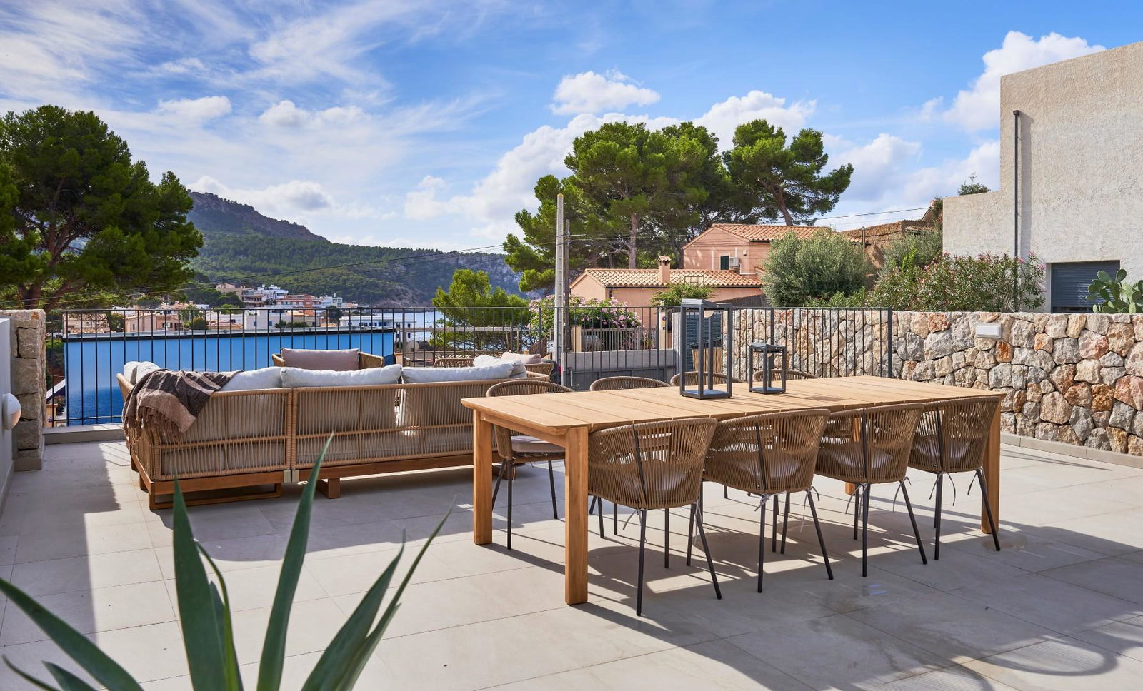 Wunderschöne, neu gebaute Wohnung mit Meerblick und privatem Garten in Sant Elm