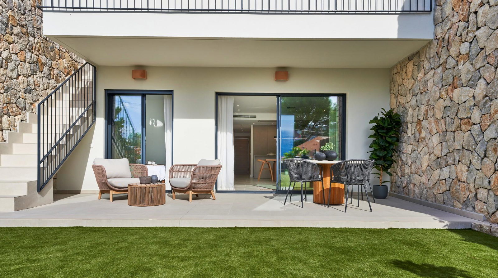 Wunderschöne, neu gebaute Wohnung mit Meerblick und privatem Garten in Sant Elm