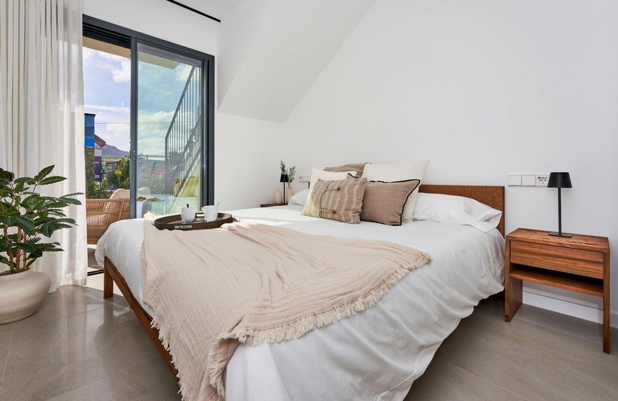 Wunderschöne, neu gebaute Wohnung mit Meerblick und privatem Garten in Sant Elm