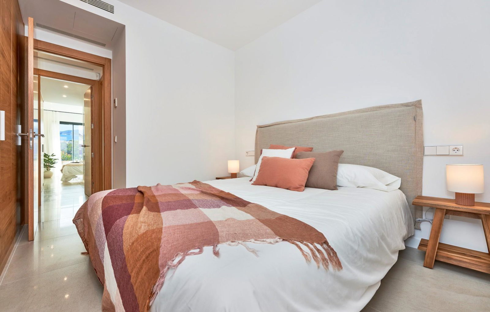 Wunderschöne, neu gebaute Wohnung mit Meerblick und privatem Garten in Sant Elm