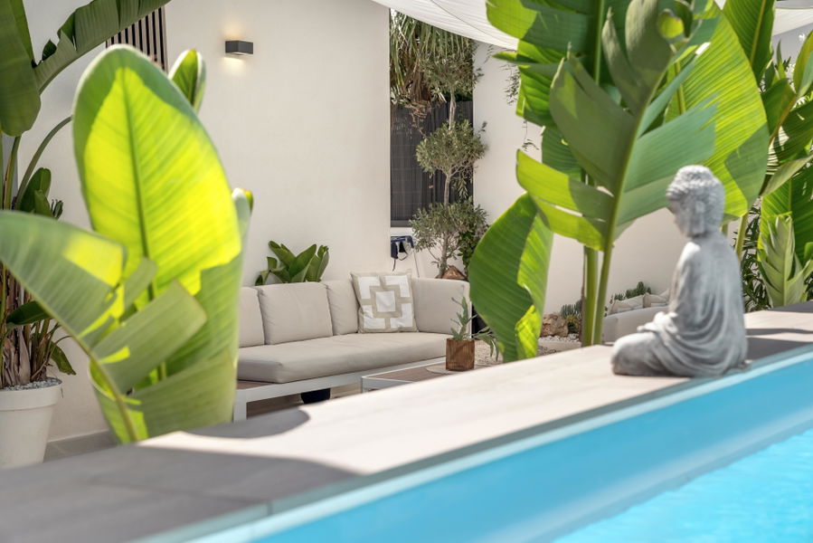 Modern och stilren villa med pool nära stranden i Palmanova