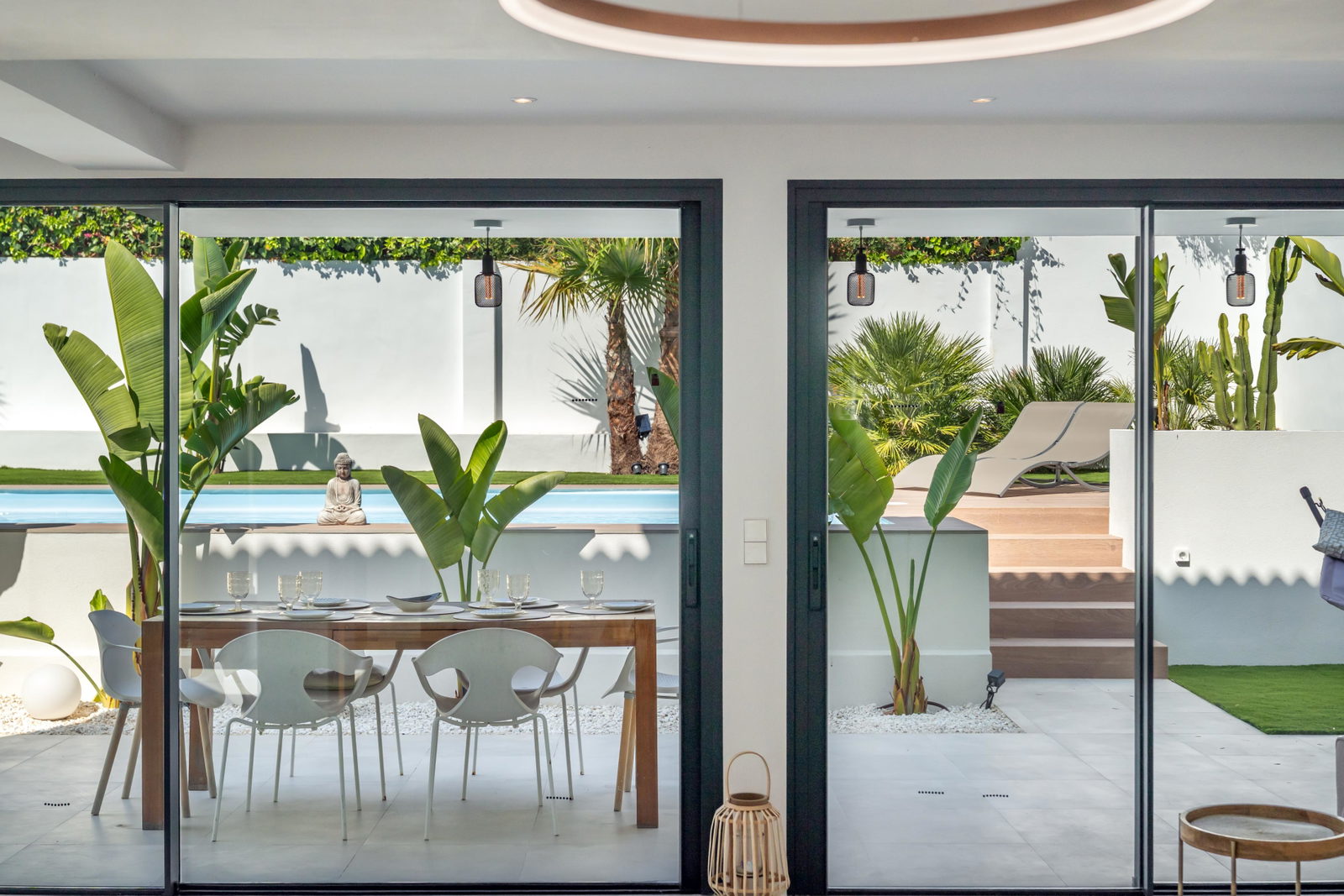Modern och stilren villa med pool nära stranden i Palmanova