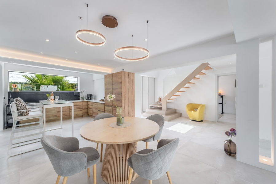 Modern och stilren villa med pool nära stranden i Palmanova