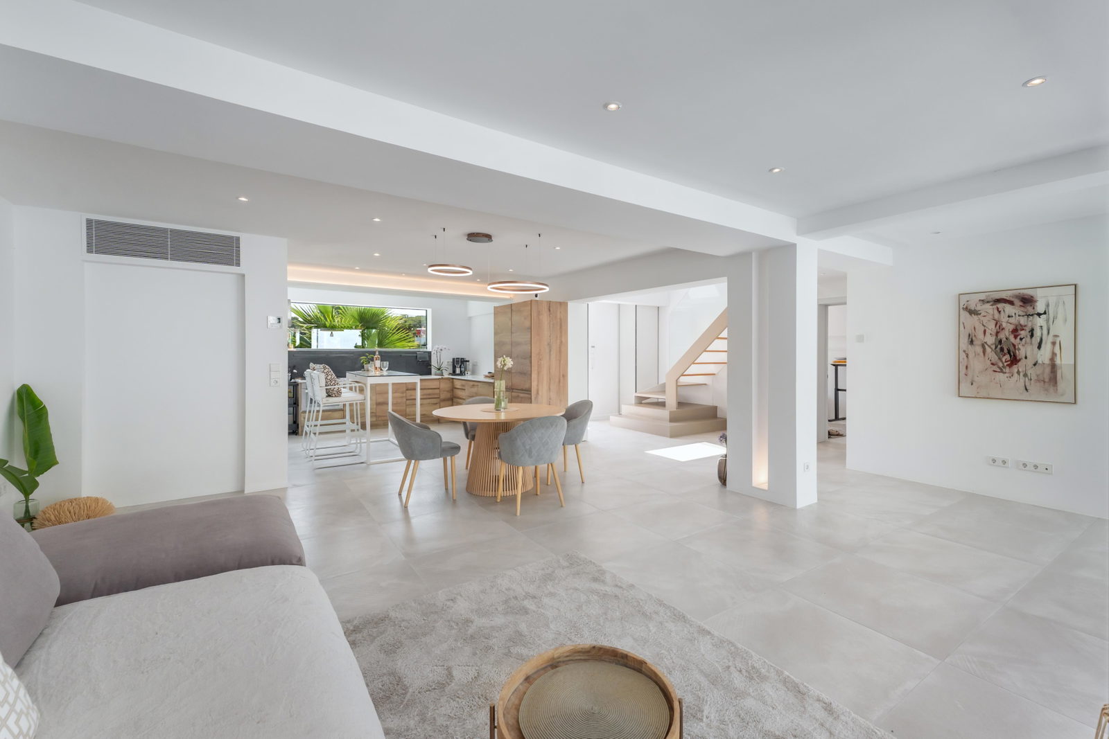 Modern och stilren villa med pool nära stranden i Palmanova